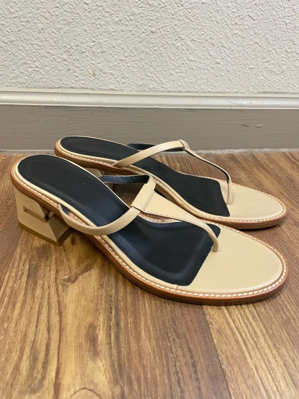 NEW‎ Tibi Beige and Black Block Heel Thong Sandals Size 39/9